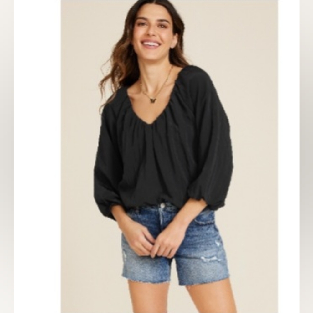 🎉3 For $15....Maurices Black Bubble Hem Cropped Blouse Size MED